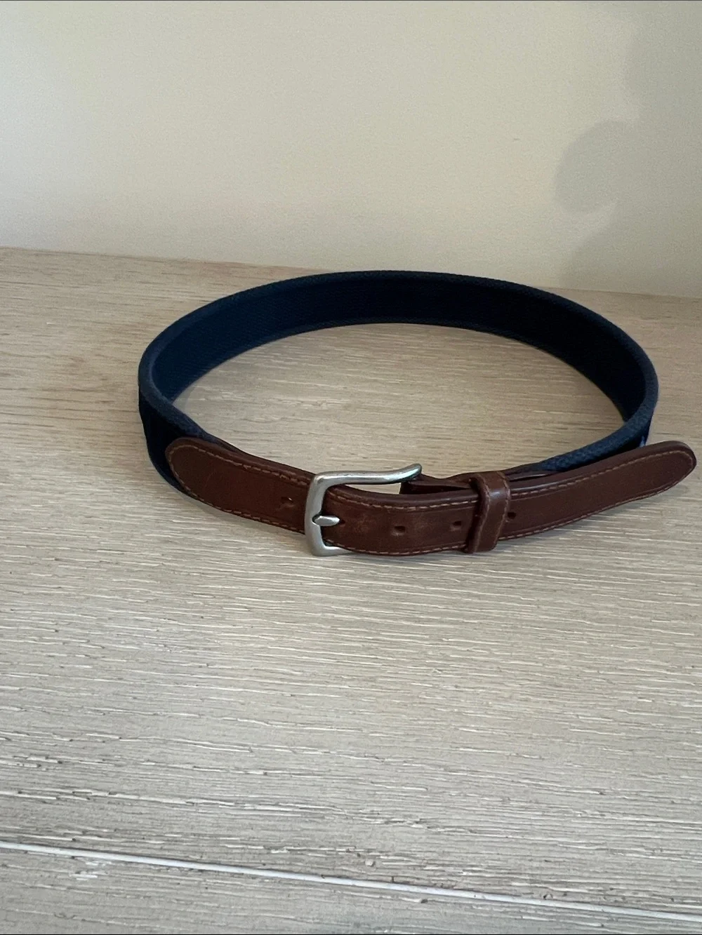 Boys Southern Tide Skipjack ribbon belt size 26 navy and brown leather
